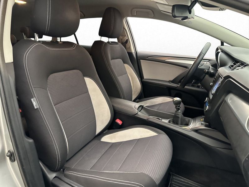 Toyota Avensis bild 26