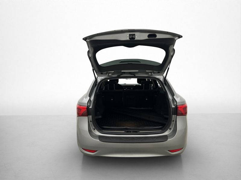 Toyota Avensis bild 8