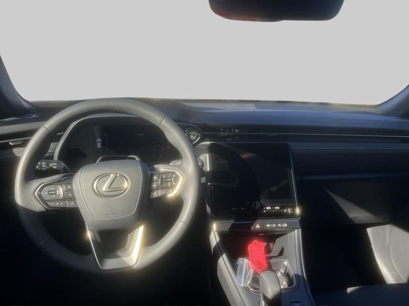 Lexus LBX bild 8
