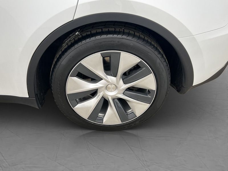 Tesla Model Y bild 33