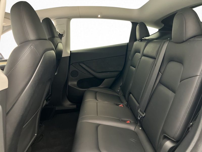 Tesla Model Y bild 14