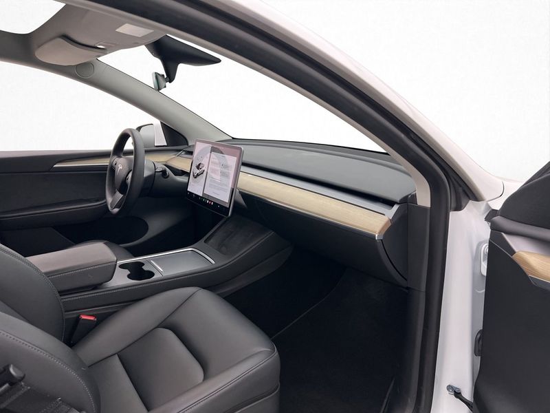 Tesla Model Y bild 13