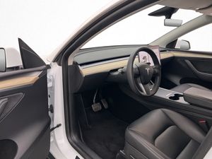 Tesla Model Y bild 18