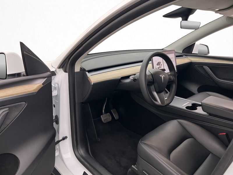 Tesla Model Y bild 18