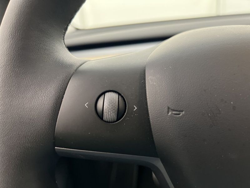 Tesla Model Y bild 28
