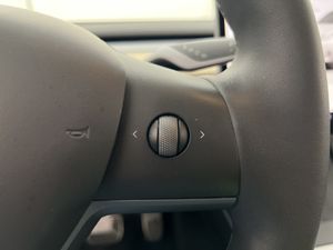 Tesla Model Y bild 27