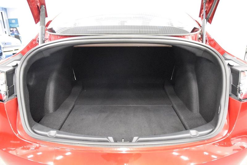 Tesla Model 3 bild 22