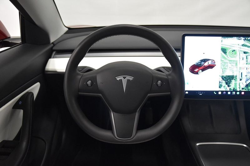 Tesla Model 3 bild 2