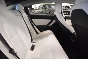 Tesla Model 3 bild 14