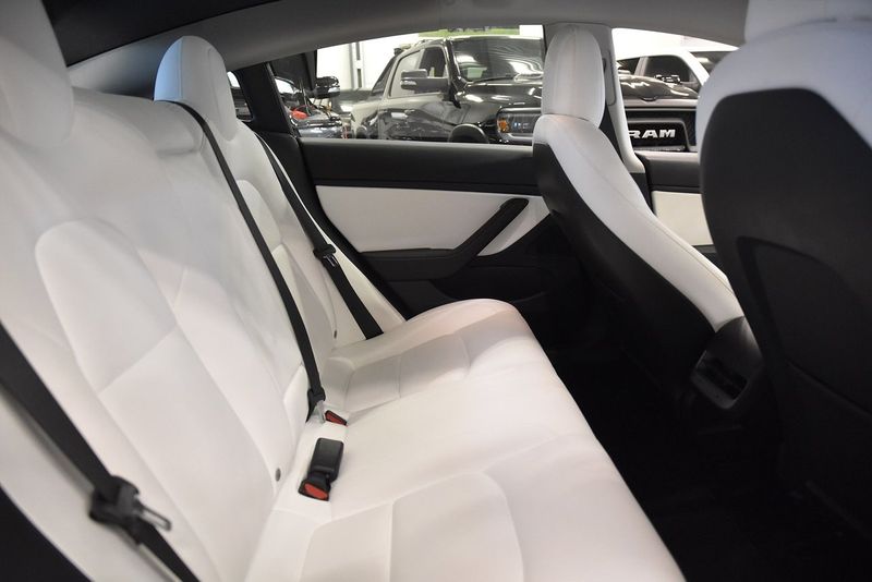 Tesla Model 3 bild 14