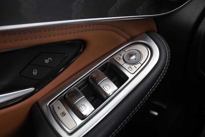 Mercedes GLC250 bild 37
