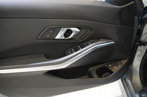 BMW 330 bild 12