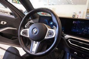 BMW 330 bild 18