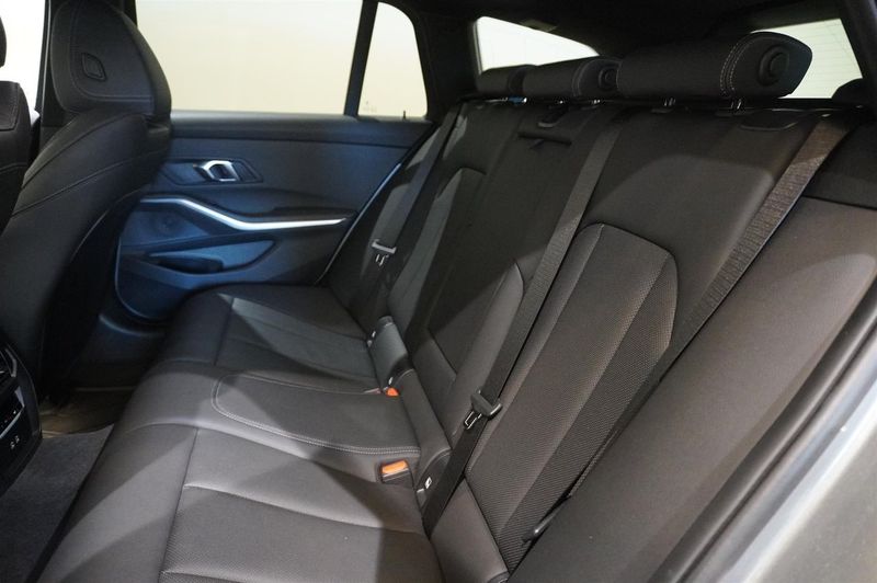 BMW 330 bild 9