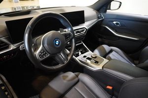 BMW 330 bild 11