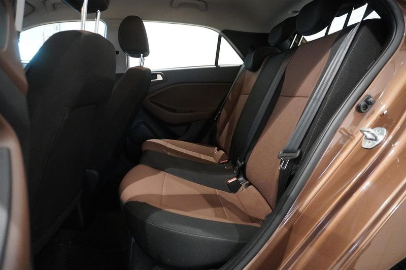 Hyundai i20 bild 6