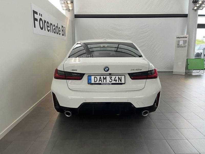 BMW 330 bild 12