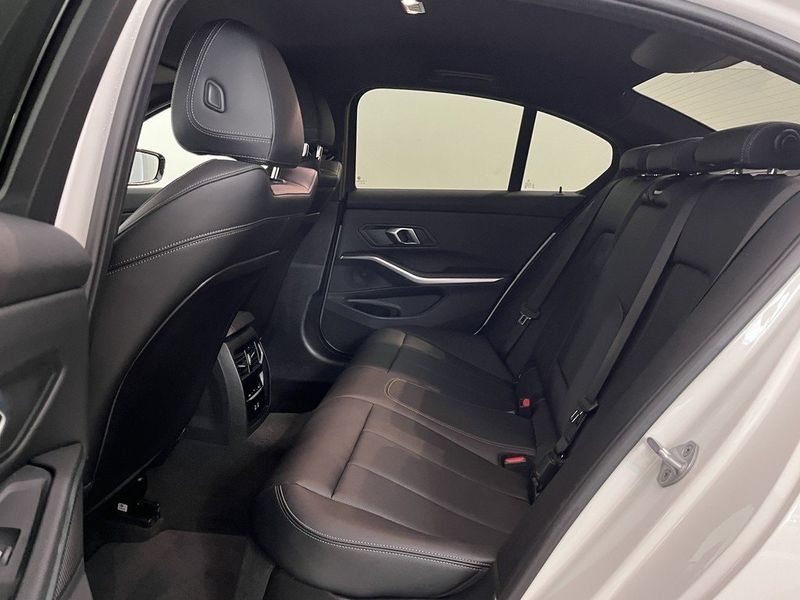 BMW 330 bild 11