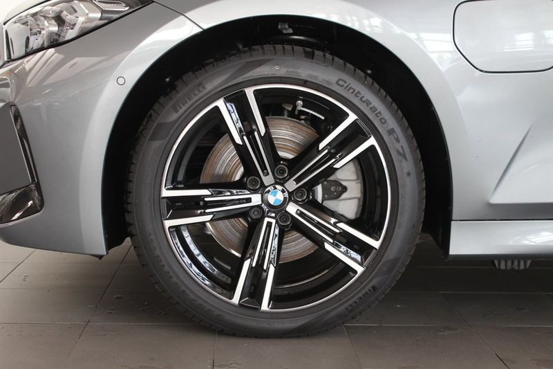 BMW 330 bild 4