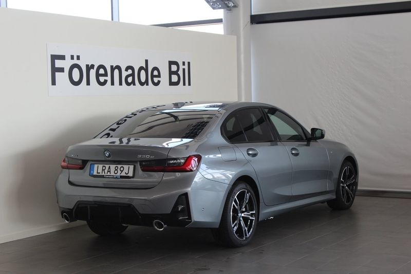 BMW 330 bild 13