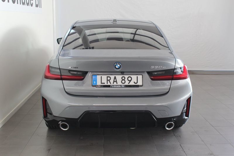 BMW 330 bild 12