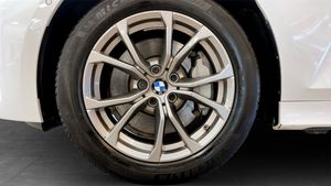 BMW 330 bild 9
