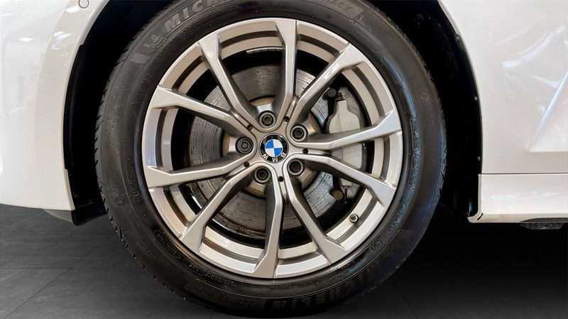 BMW 330 bild 9
