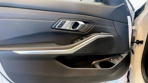 BMW 330 bild 11