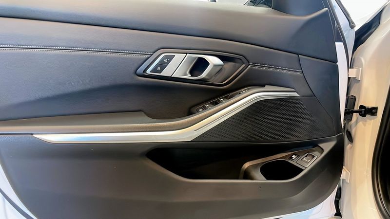 BMW 330 bild 11