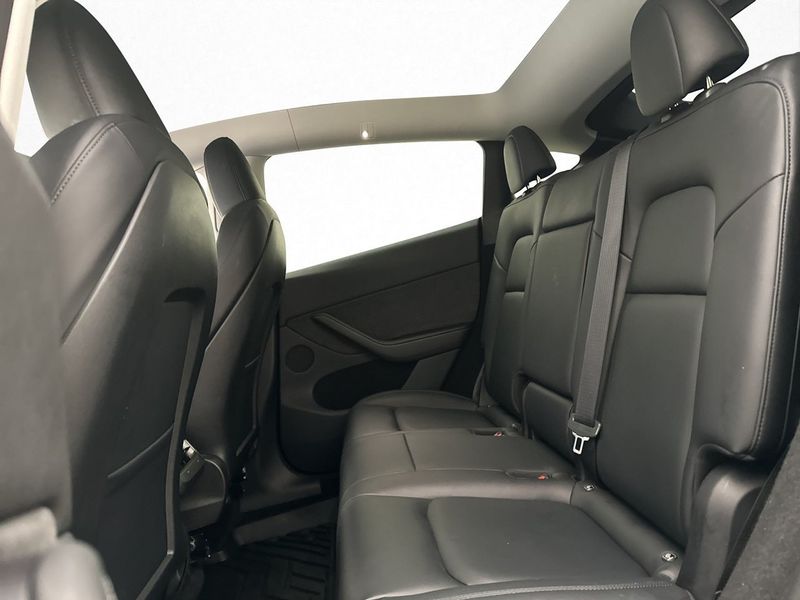 Tesla Model Y bild 17