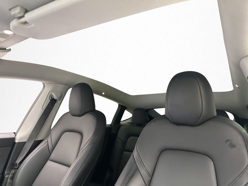 Tesla Model Y bild 18