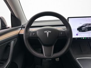 Tesla Model Y bild 15