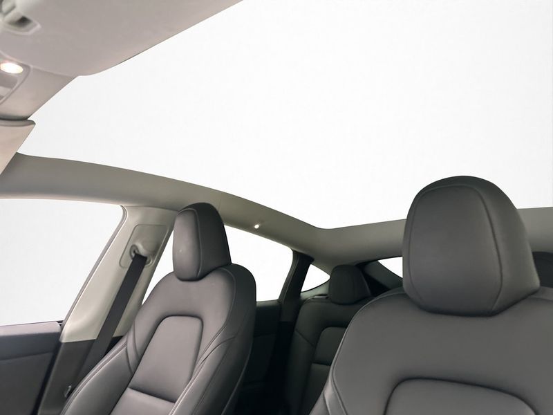 Tesla Model Y bild 18