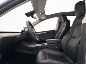 Tesla Model Y bild 13