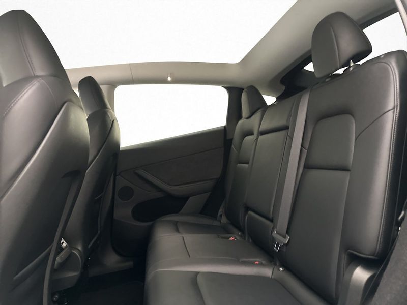 Tesla Model Y bild 17