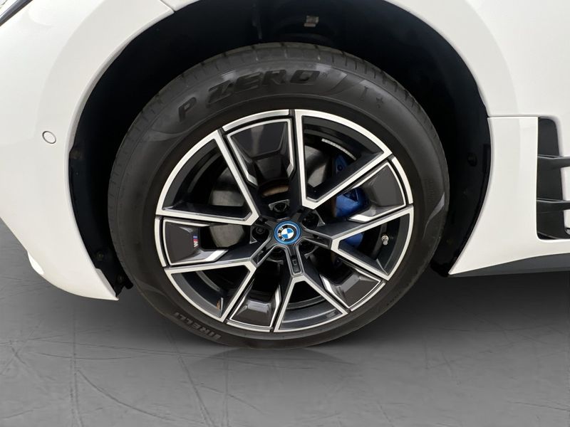 BMW i4 bild 32