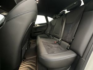 BMW i4 bild 28
