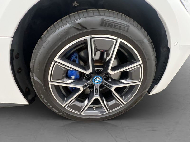 BMW i4 bild 35