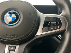 BMW i4 bild 21