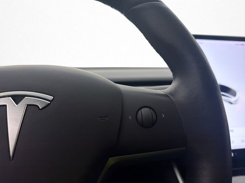 Tesla Model 3 bild 11