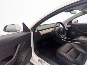 Tesla Model 3 bild 32