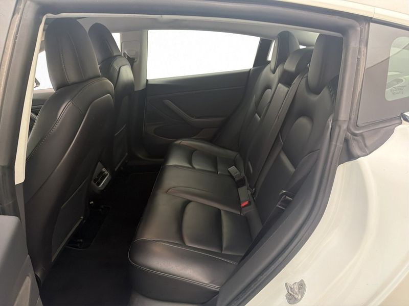 Tesla Model 3 bild 29