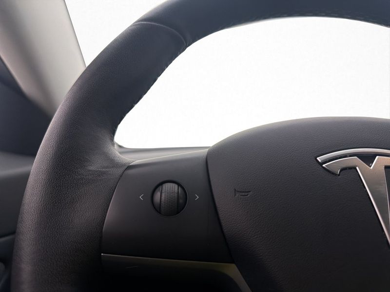 Tesla Model 3 bild 10