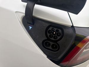 Tesla Model 3 bild 28
