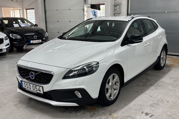 Volvo V40 Cross Country D2 Momentum Business Edition Pro/DRAG / PDC/ DEAL 3,95% - 2015