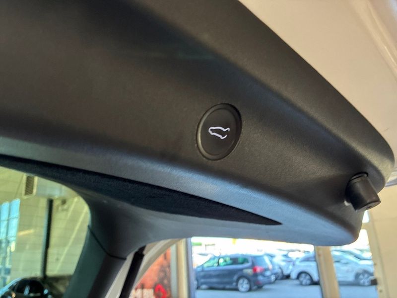 Tesla Model Y bild 18
