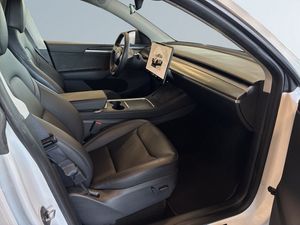 Tesla Model Y bild 10