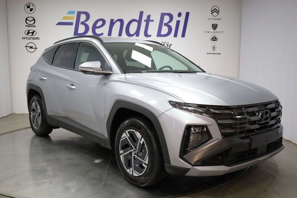 Hyundai Tucson PHEV 4WD Essential | Lagerbil | Navi |63 km El-räckvidd - 2027