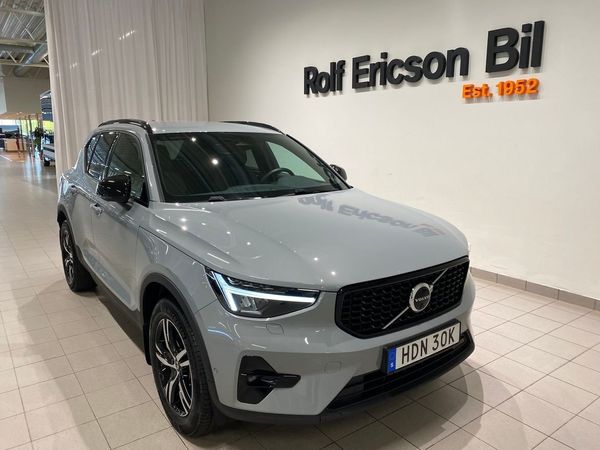 Volvo XC40 B3 FWD Bensin Plus Dark - 2025