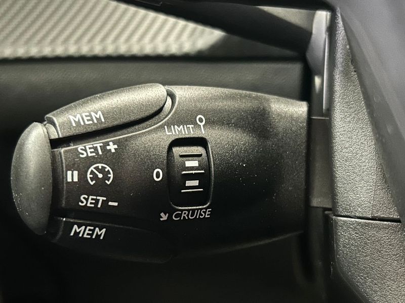 Peugeot 208 bild 12